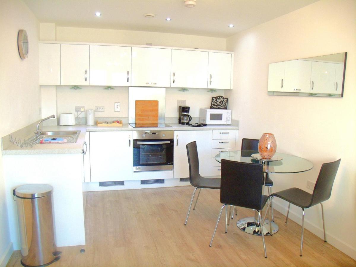 New Central Woking 1 And 2 Bedroom Apartments With Free Gym, Close To Train Station エクステリア 写真