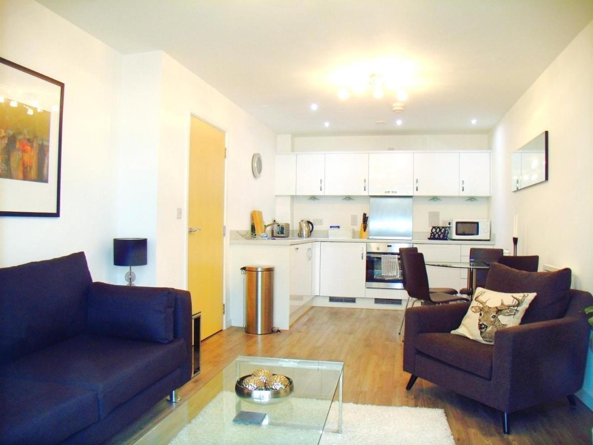 New Central Woking 1 And 2 Bedroom Apartments With Free Gym, Close To Train Station エクステリア 写真