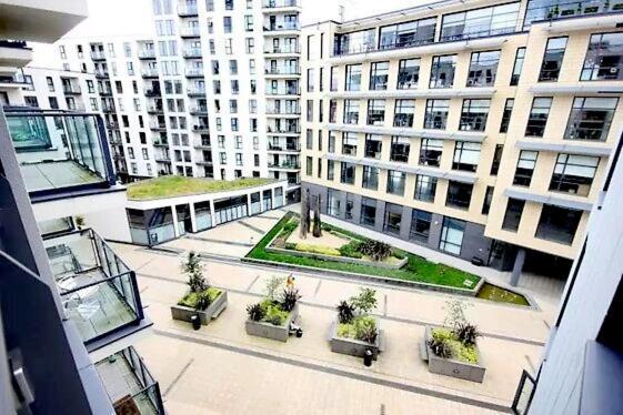 New Central Woking 1 And 2 Bedroom Apartments With Free Gym, Close To Train Station エクステリア 写真