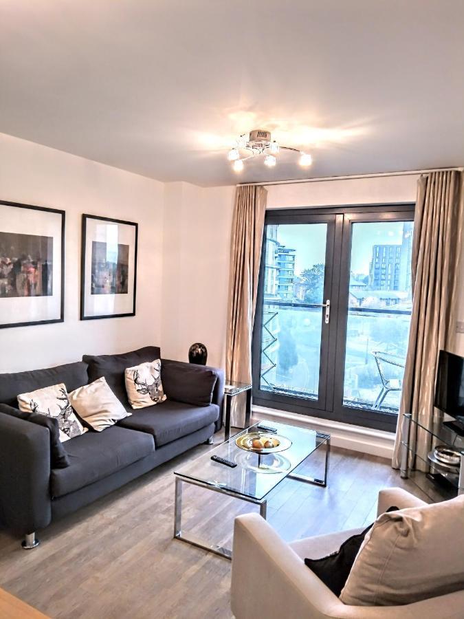 New Central Woking 1 And 2 Bedroom Apartments With Free Gym, Close To Train Station エクステリア 写真