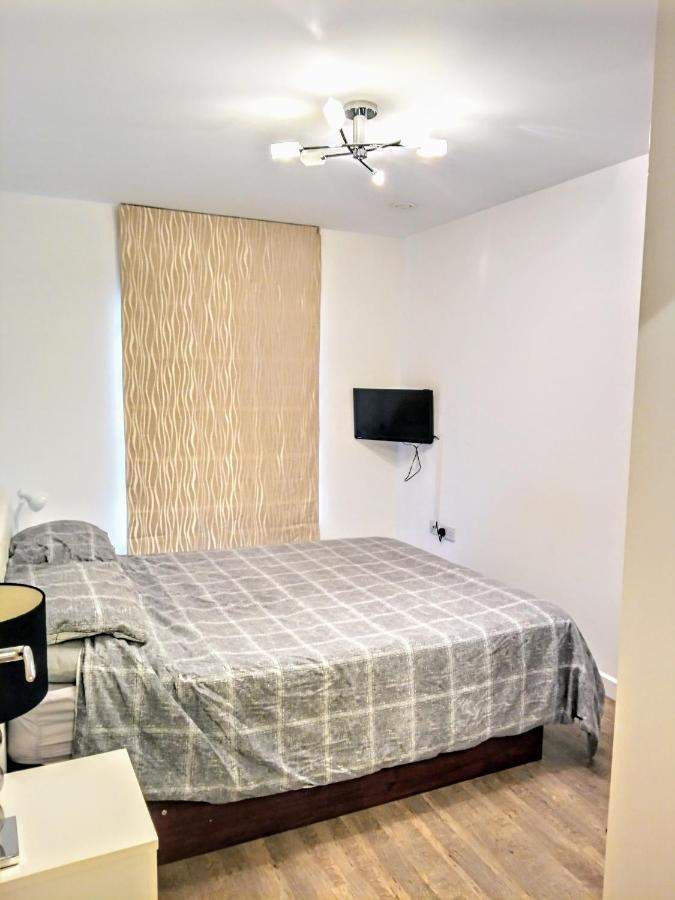 New Central Woking 1 And 2 Bedroom Apartments With Free Gym, Close To Train Station エクステリア 写真