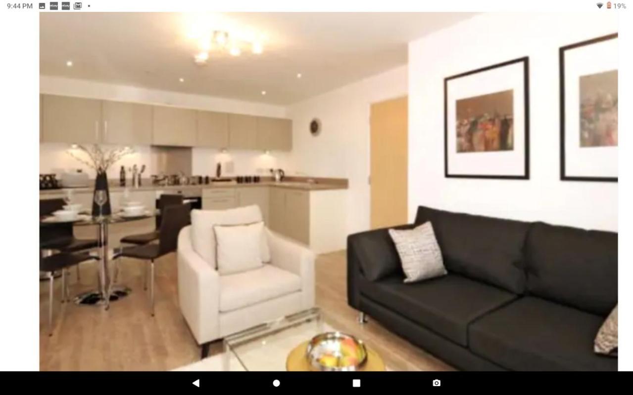 New Central Woking 1 And 2 Bedroom Apartments With Free Gym, Close To Train Station エクステリア 写真