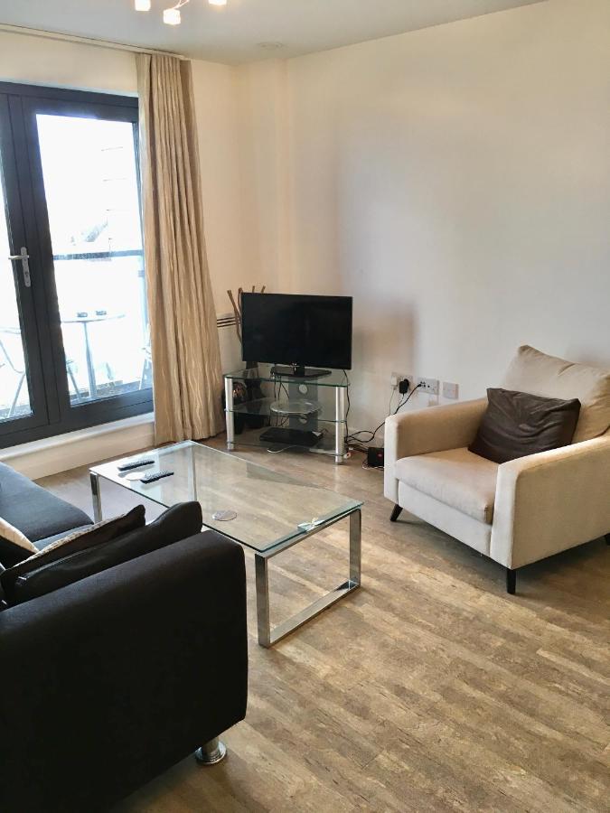 New Central Woking 1 And 2 Bedroom Apartments With Free Gym, Close To Train Station エクステリア 写真