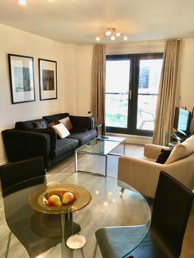 New Central Woking 1 And 2 Bedroom Apartments With Free Gym, Close To Train Station エクステリア 写真